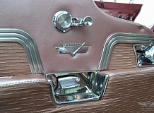 ретро автомобиль Cadillac DeVille Coupe