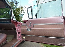 ретро автомобиль Cadillac DeVille Coupe