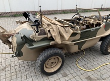 ретро автомобиль Volkswagen Schwimmwagen Typ 166 