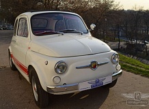 ретро автомобиль FIAT ABARTH 695