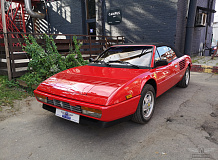 ретро автомобиль Ferrari Mondial 3.2 Cabriolet