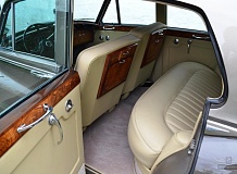 ретро автомобиль ROLLS-ROYCE SILVER CLOUD