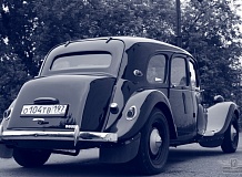 ретро автомобиль Citroen 11С Traction Avant F