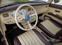ретро автомобиль Nissan Figaro