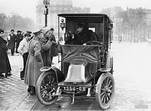 ретро автомобиль Renault AG-1 Taxi de la Marne
