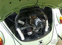 ретро автомобиль Volkswagen Beetle