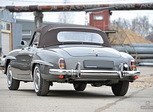 ретро автомобиль Mercedes-Benz 190SL