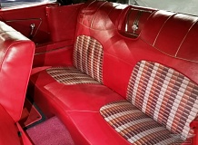 ретро автомобиль Chevrolet Impala Convertible