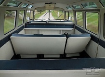 ретро автомобиль Volkswagen T1 Samba Bus