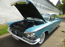 ретро автомобиль Buick LeSabre Coupe