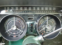 ретро автомобиль Buick LeSabre Coupe