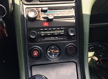 ретро автомобиль Porsche 928