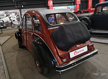 ретро автомобиль Citroen 2CV