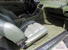 ретро автомобиль Porsche 928