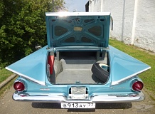 ретро автомобиль Buick LeSabre Coupe