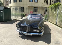 ретро автомобиль BMW 503 Coupe