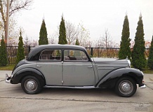 ретро автомобиль Mercedes-Benz 220 Berline Export
