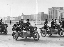 ретро автомобиль УРАЛ М62