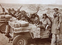 ретро автомобиль Willys Ford GPW Sahara