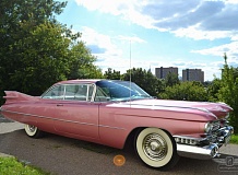 ретро автомобиль Cadillac DeVille Coupe