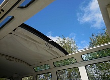 ретро автомобиль Volkswagen T1 Samba Bus