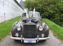 ретро автомобиль ROLLS-ROYCE SILVER CLOUD