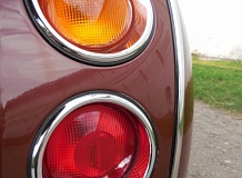 ретро автомобиль Nissan Figaro
