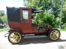 ретро автомобиль Renault AG-1 Taxi de la Marne
