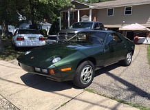 ретро автомобиль Porsche 928