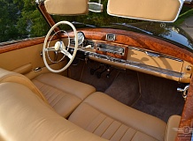 ретро автомобиль Mercedes-Benz 300 Cabriolet
