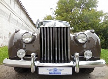 ретро автомобиль ROLLS-ROYCE SILVER CLOUD