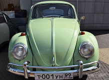 ретро автомобиль Volkswagen Beetle