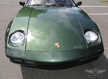 ретро автомобиль Porsche 928