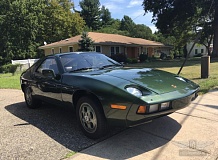 ретро автомобиль Porsche 928