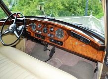 ретро автомобиль ROLLS-ROYCE SILVER CLOUD