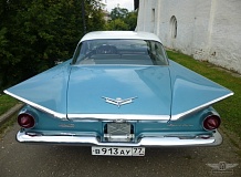 ретро автомобиль Buick LeSabre Coupe