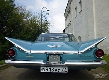 ретро автомобиль Buick LeSabre Coupe
